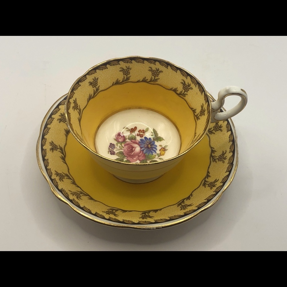 Aynsley B3679 Bone China Teacup and Saucer